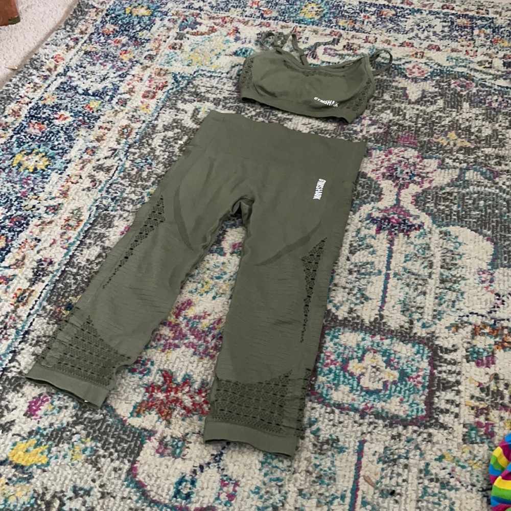 Size xs gym shark set